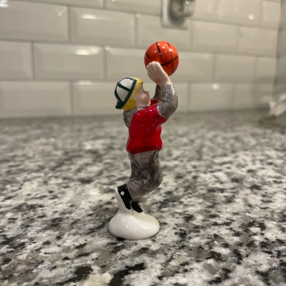 The Original Snow Village: Holiday Hoops